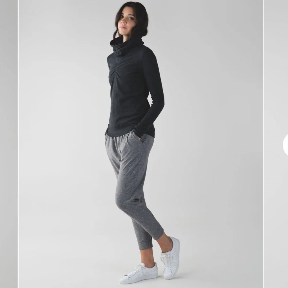 lululemon In A Cinch Long Sleeve Tee Reversible Pullover‎ Gray Stripes